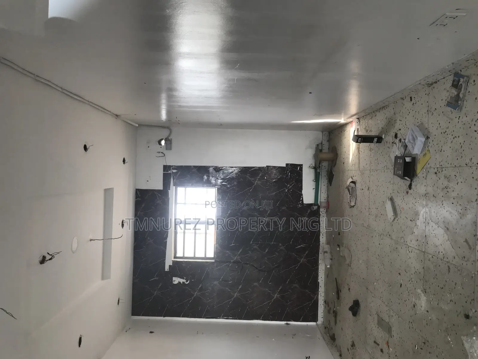 Shop for Rent Facing the Road Orchild Road in Lekki