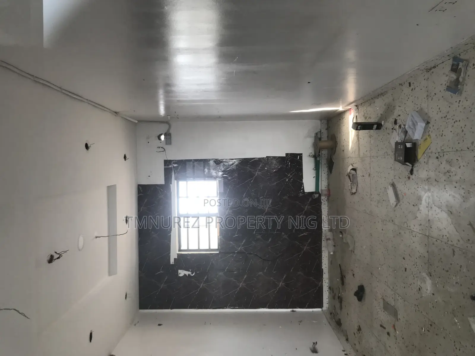Shop for Rent Facing the Road Orchild Road in Lekki