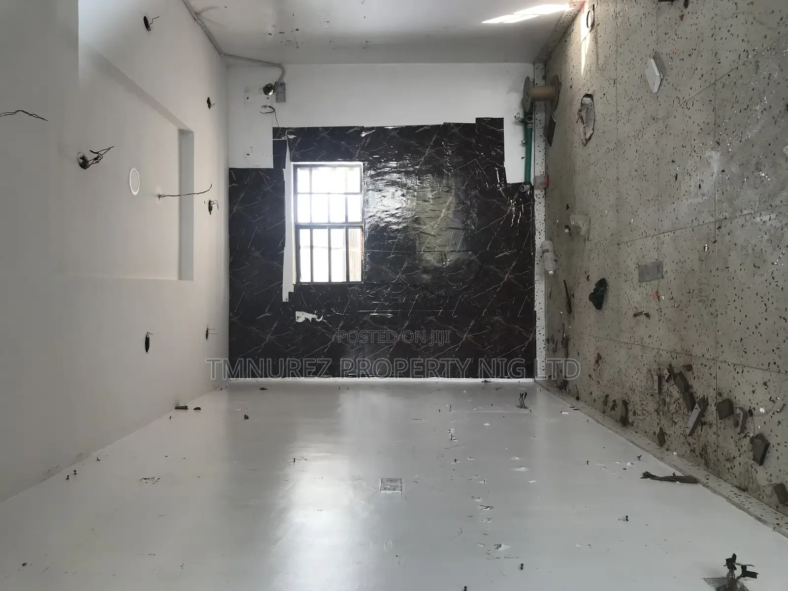 Shop for Rent Facing the Road Orchild Road in Lekki