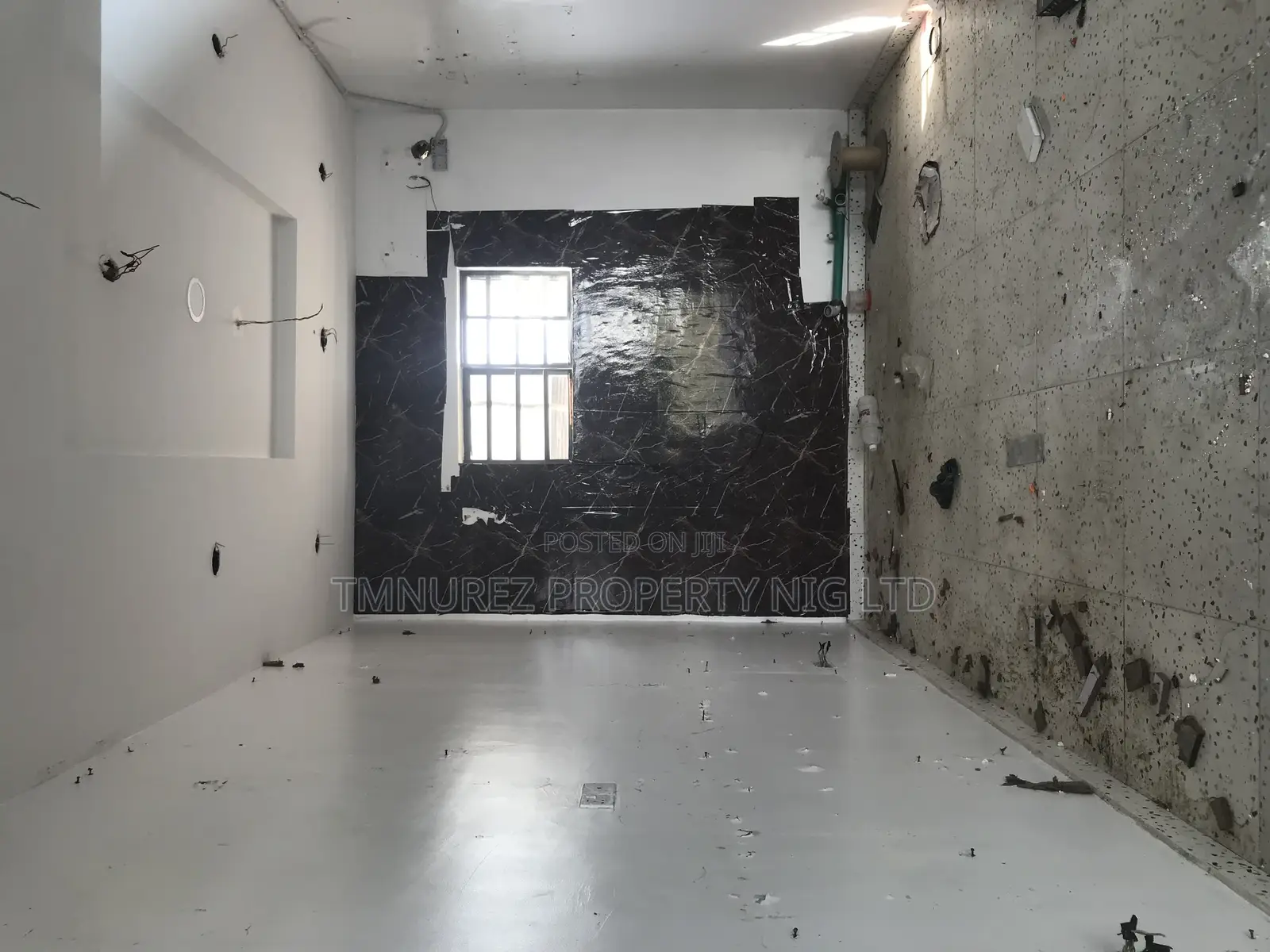 Shop for Rent Facing the Road Orchild Road in Lekki