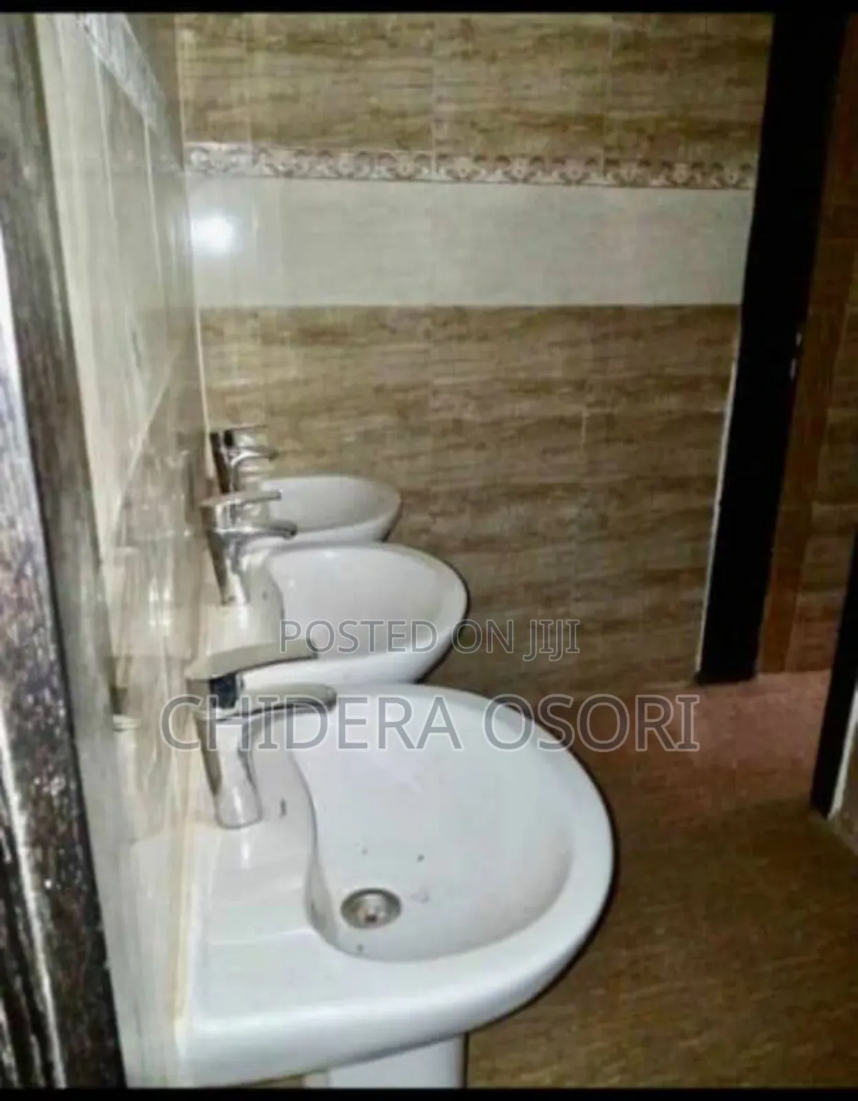 An Exquisite Complex for Sale in Utako
