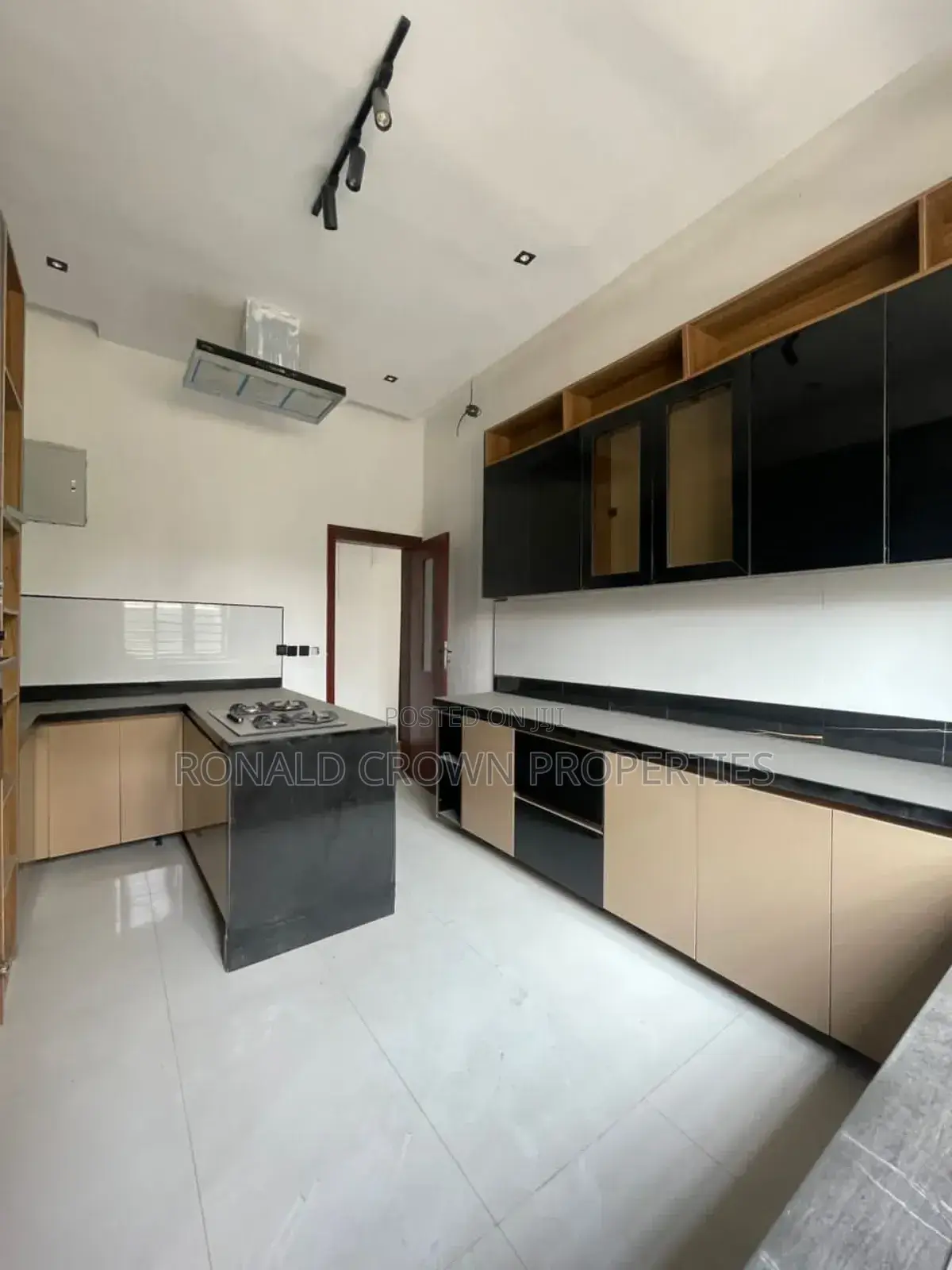 5bdrm Duplex in Ado / Ajah for sale in Ado / Ajah