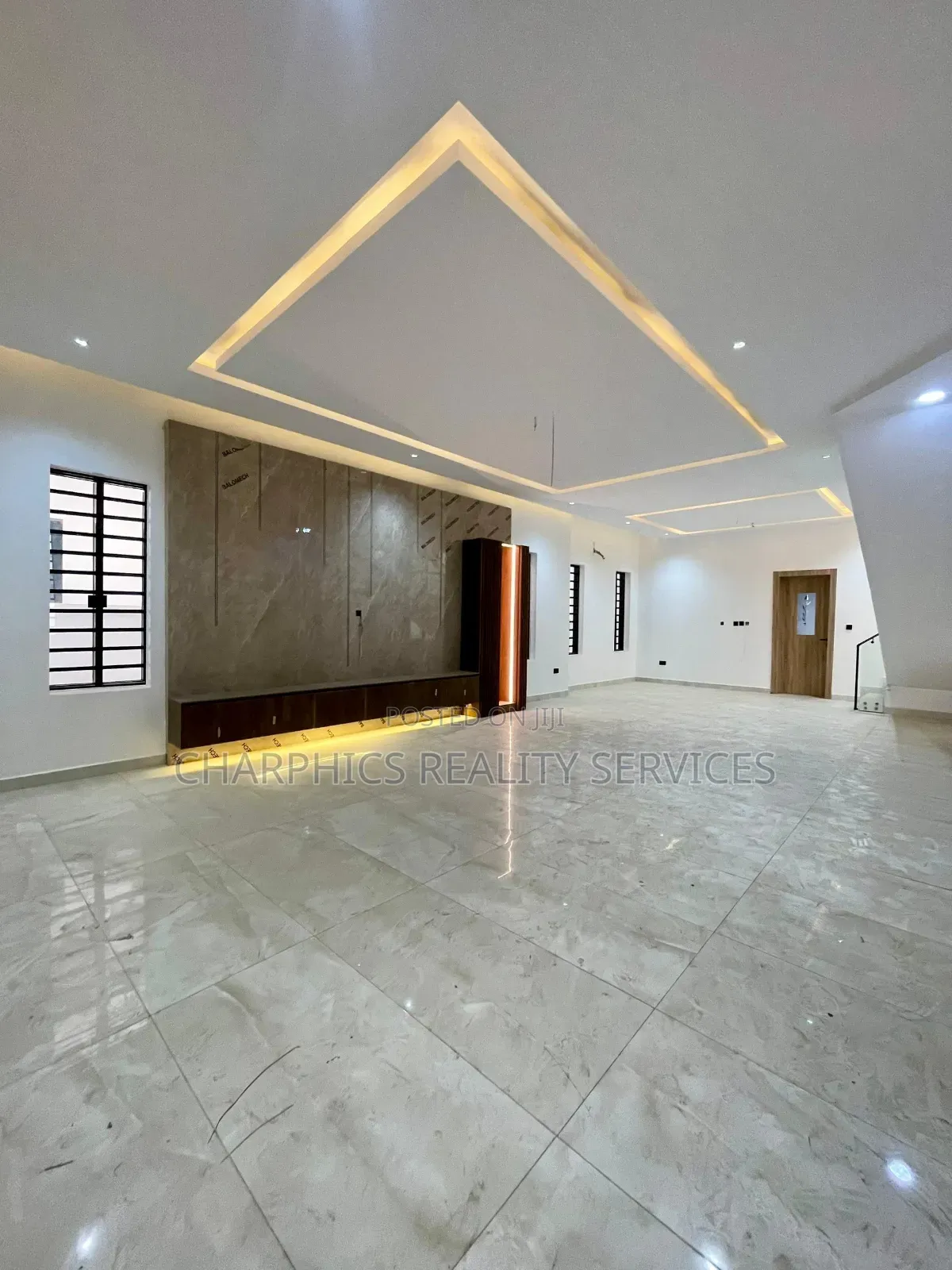 5bdrm Duplex in Osapa london for sale in Osapa london