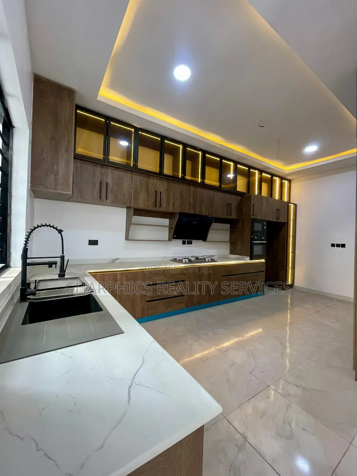 5bdrm Duplex in Osapa london for sale in Osapa london