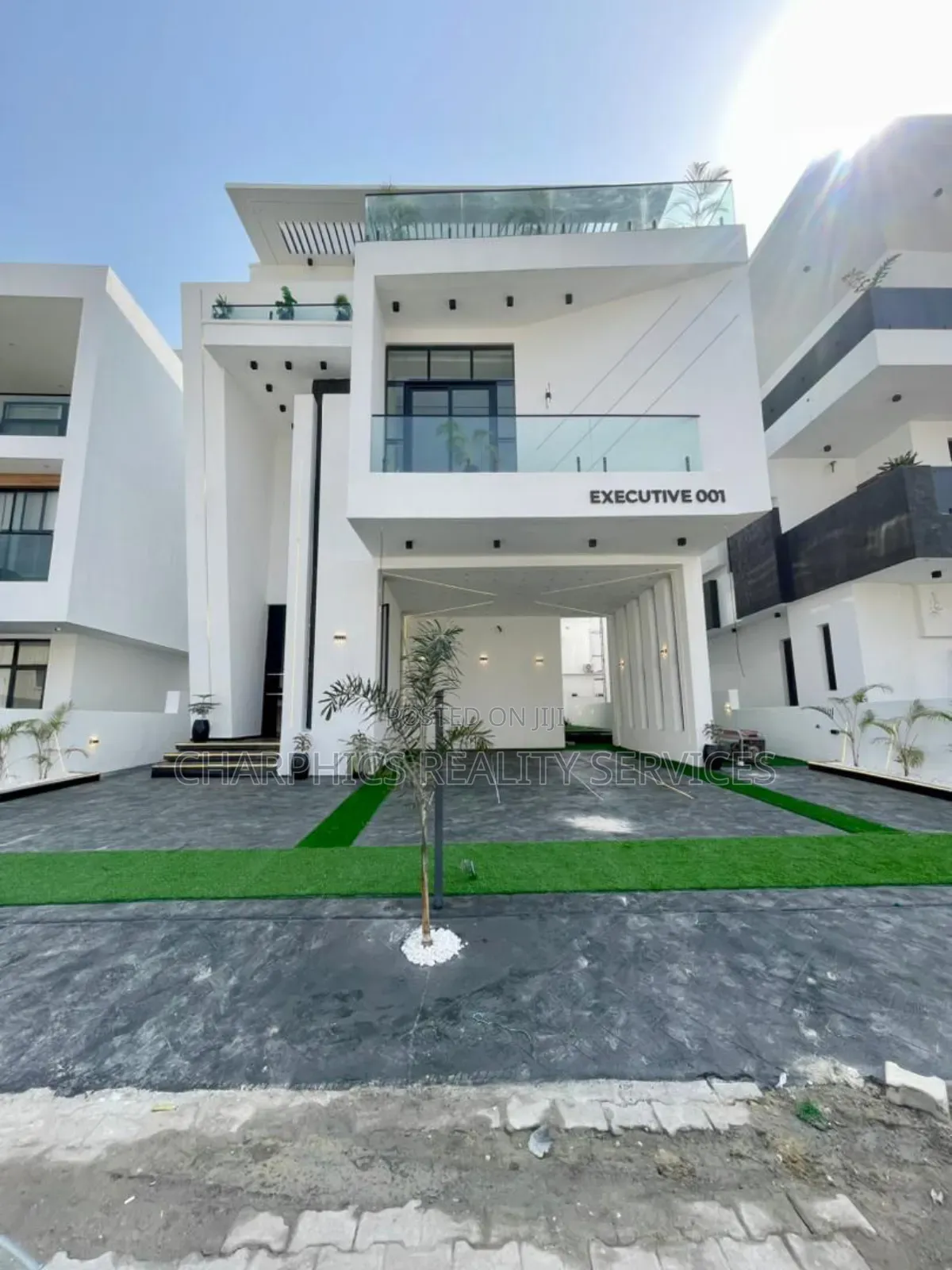5bdrm Duplex in Chevron for sale in Chevron
