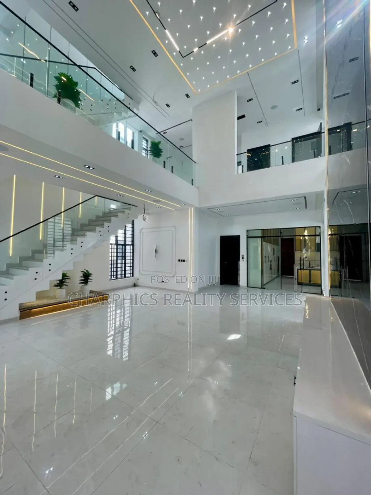 5bdrm Duplex in Chevron for sale in Chevron