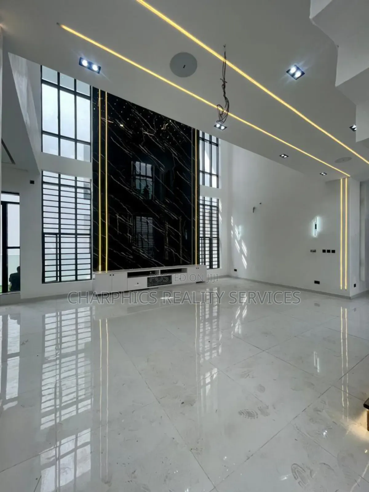 5bdrm Duplex in Chevron for sale in Chevron