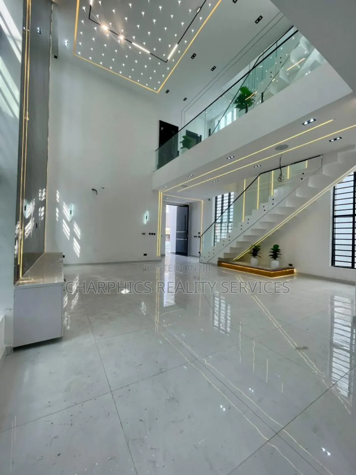 5bdrm Duplex in Chevron for sale in Chevron