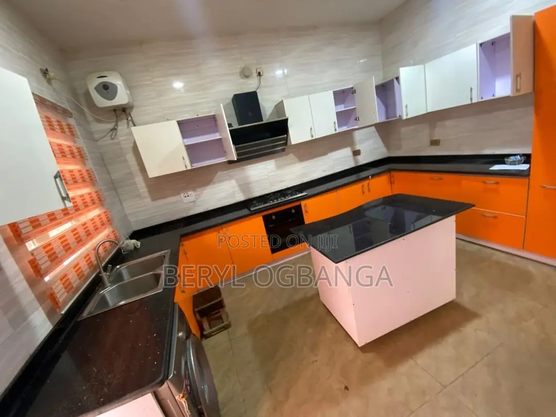 4bdrm Townhouse / Terrace in Ologolo for rent in Ologolo