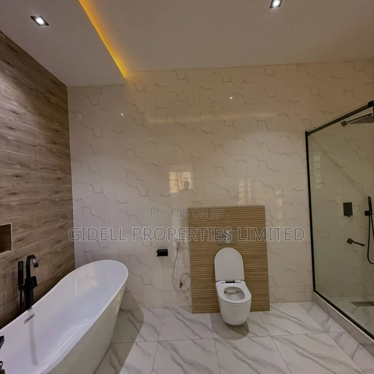 5bdrm Duplex in Life Camp for sale in Life Camp