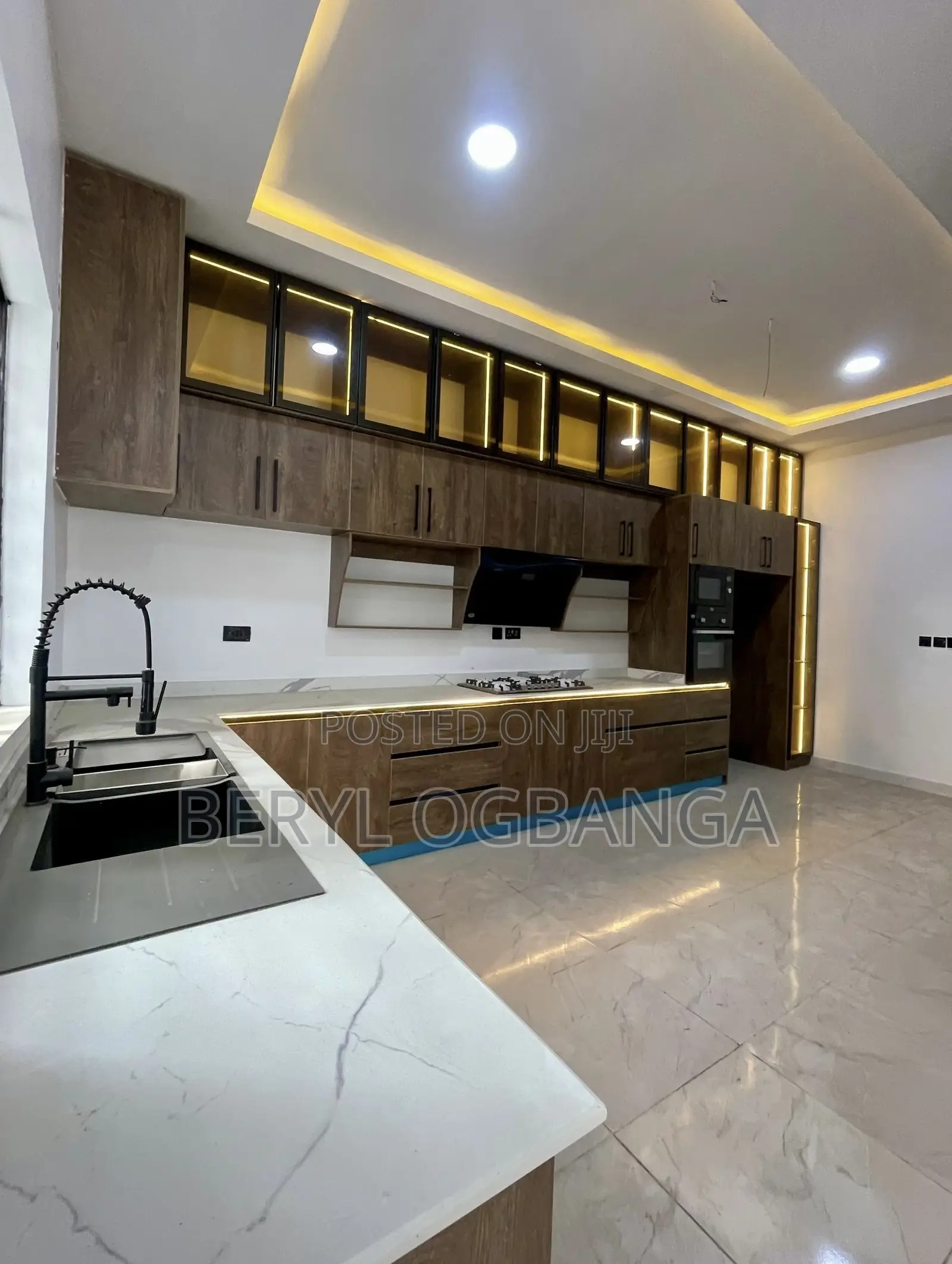 5bdrm Duplex in Osapa london for sale in Osapa london