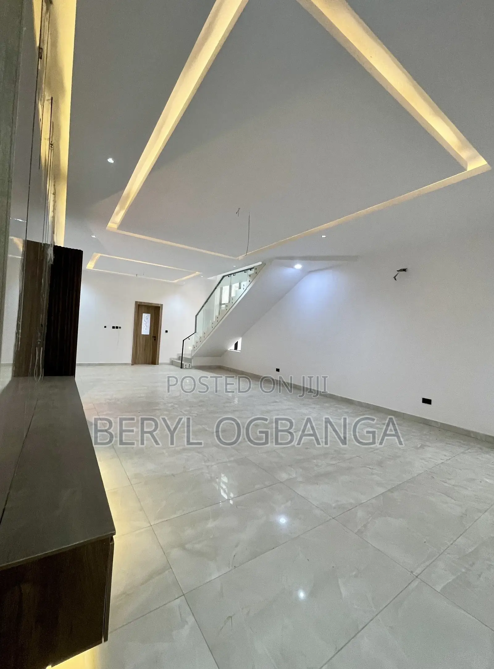 5bdrm Duplex in Osapa london for sale in Osapa london