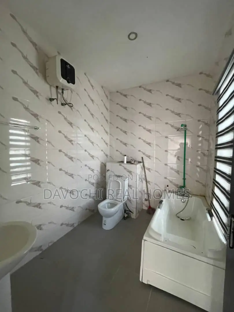 3bdrm Apartment In Vgc Lekki Phase 1 For Rent in Ikota