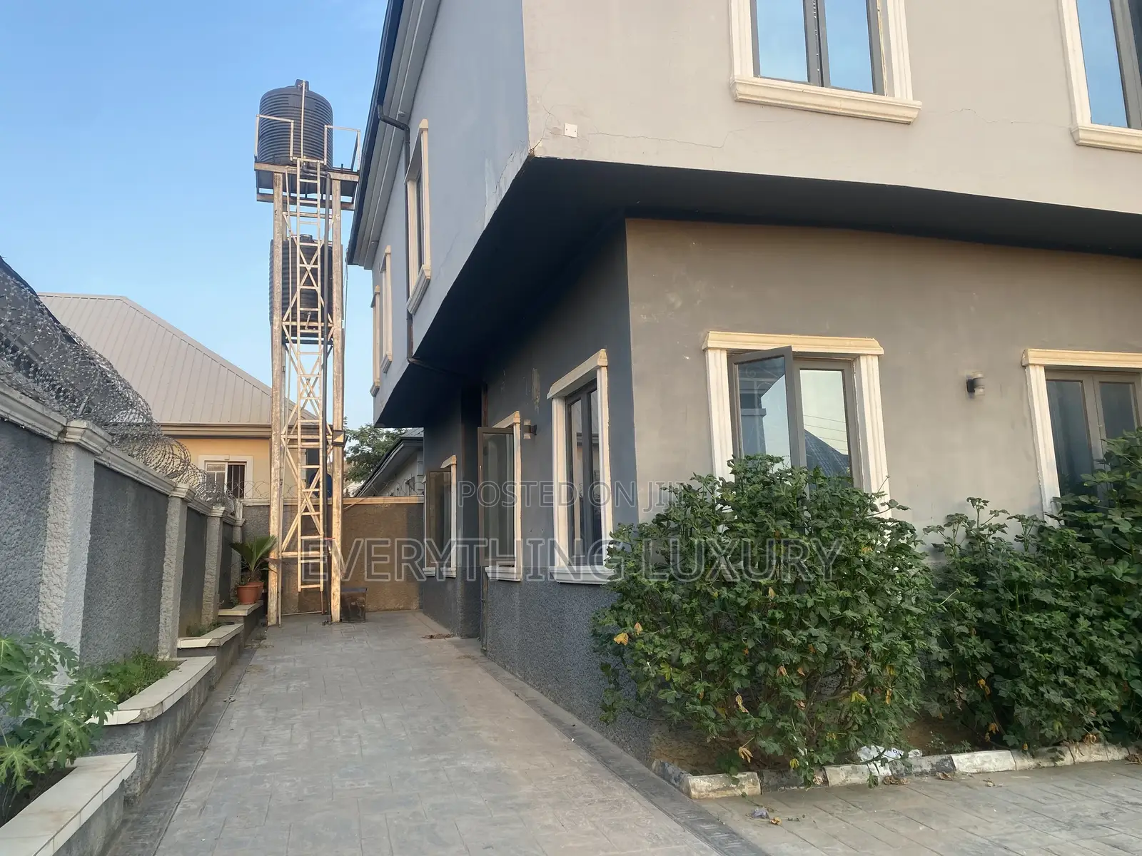 4bdrm Penthouse in Ushafa for rent in Ushafa