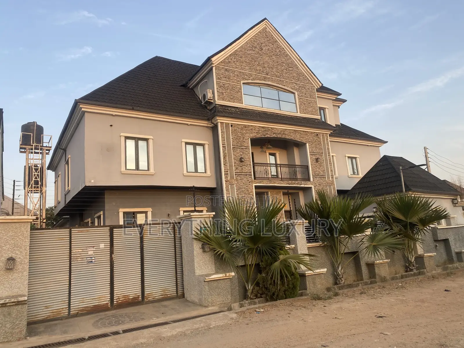 4bdrm Penthouse in Ushafa for rent in Ushafa