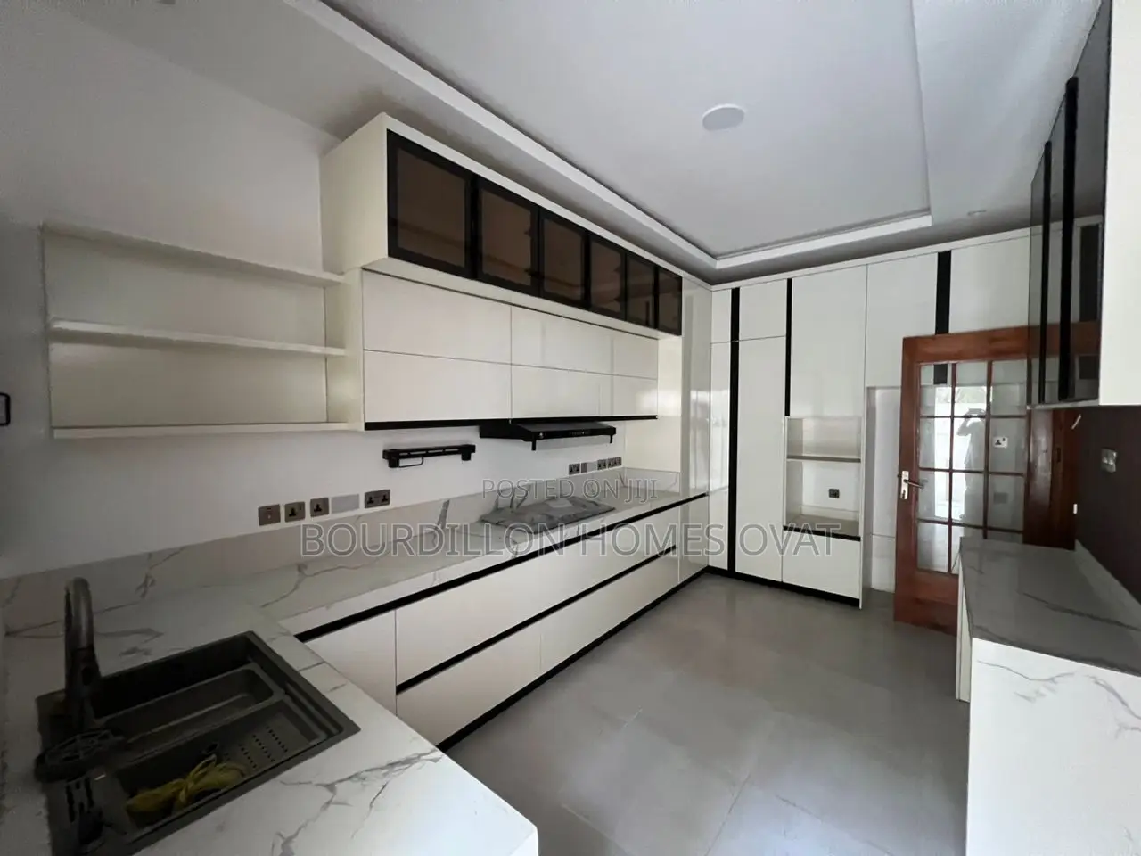 5bdrm Duplex in Lekki Phase 1 for sale in Lekki Phase 1