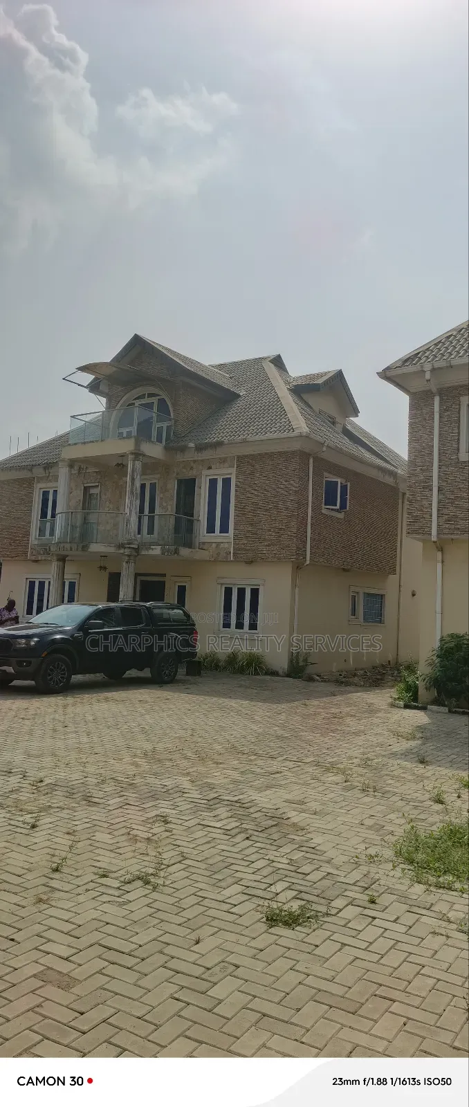 10bdrm Duplex in Ikeja GRA for sale in Ikeja GRA