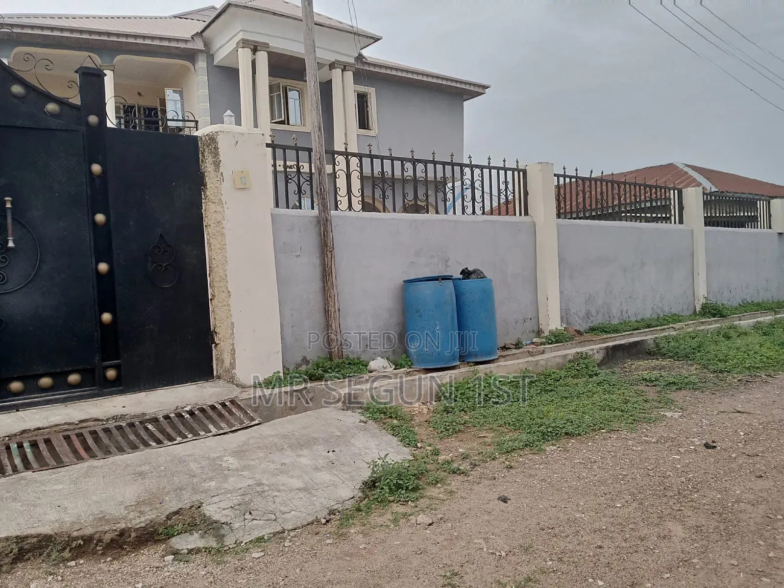 20bdrm House in Airport Estate, Alakia for sale in Alakia
