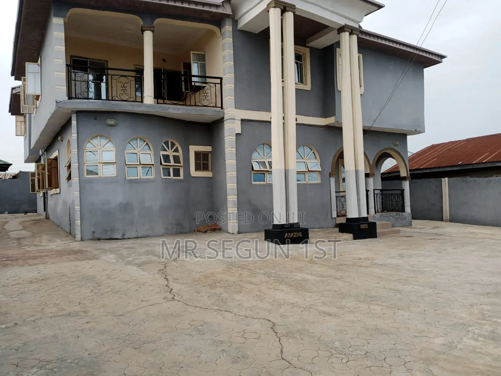 20bdrm House in Airport Estate, Alakia for sale in Alakia