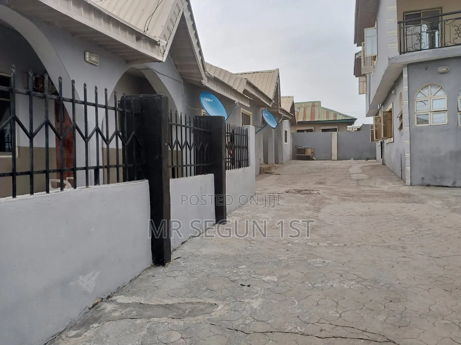 20bdrm House in Airport Estate, Alakia for sale in Alakia