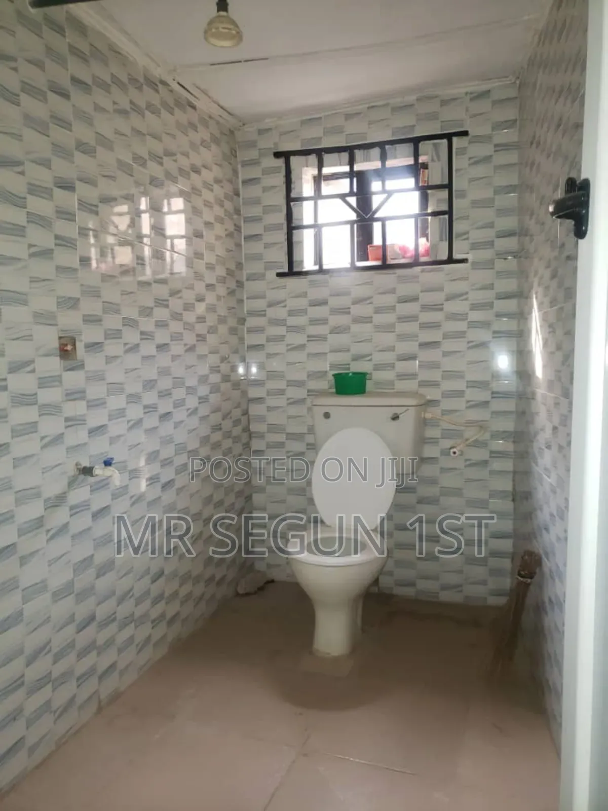 20bdrm House in Airport Estate, Alakia for sale in Alakia