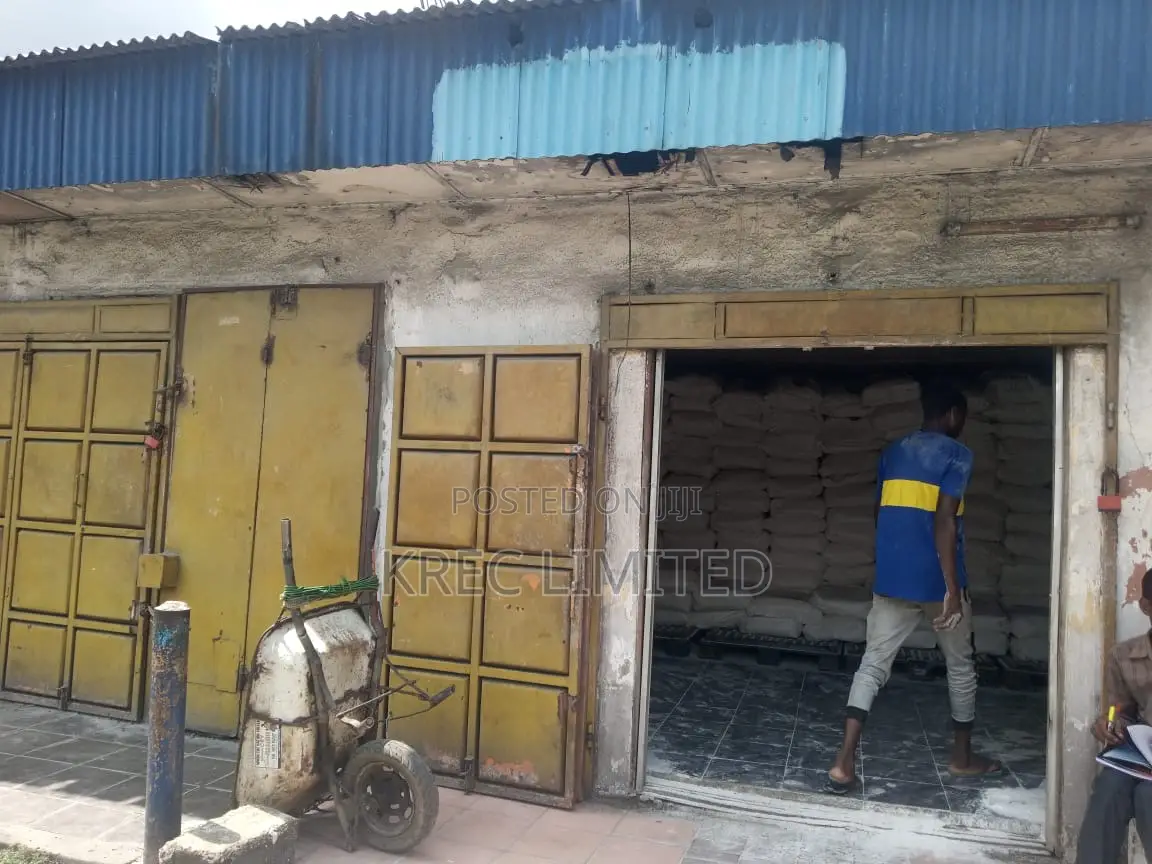 10bdrm Block of Flats in Rumuola With Shops, Port-Harcourt for sale in Port-Harcourt