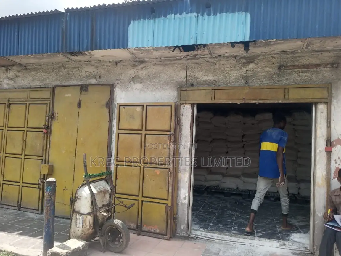 10bdrm Block of Flats in Rumuola With Shops, Port-Harcourt for sale in Port-Harcourt
