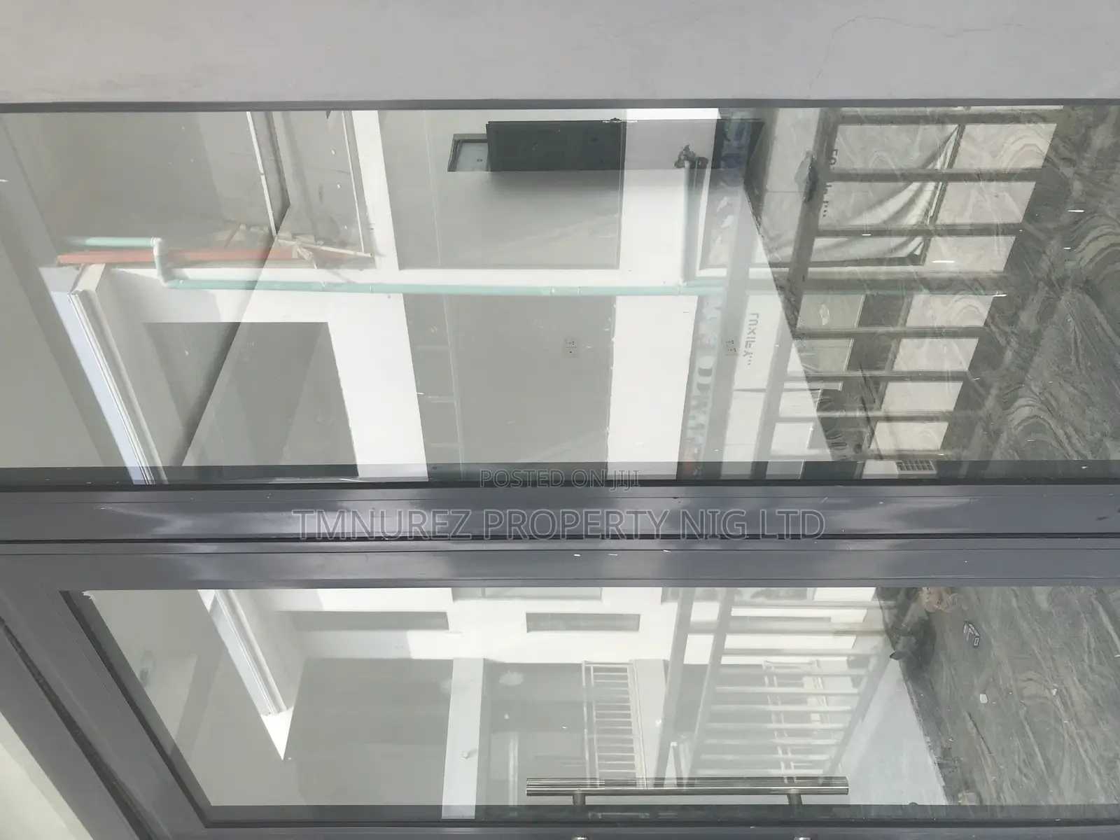 Showroom Shop for Rent at Orchild Road Facing the Main Road in Lekki