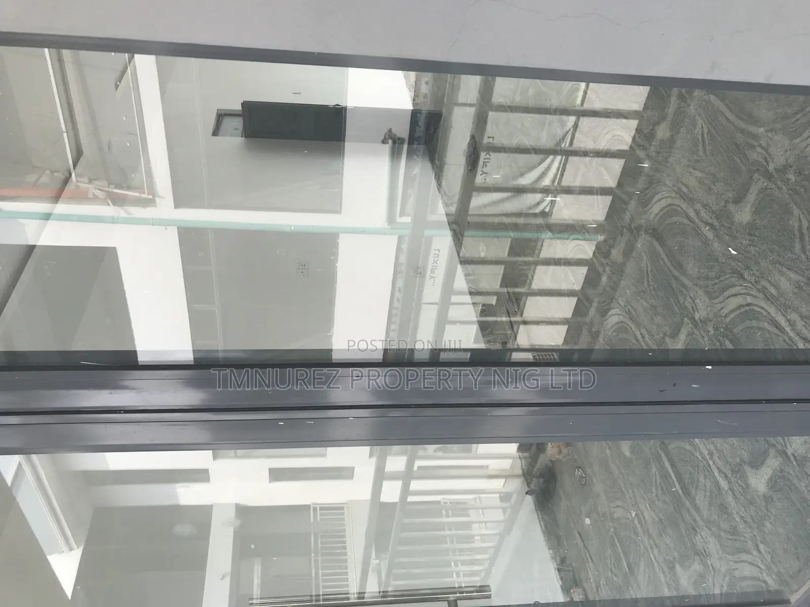 Showroom Shop for Rent at Orchild Road Facing the Main Road in Lekki