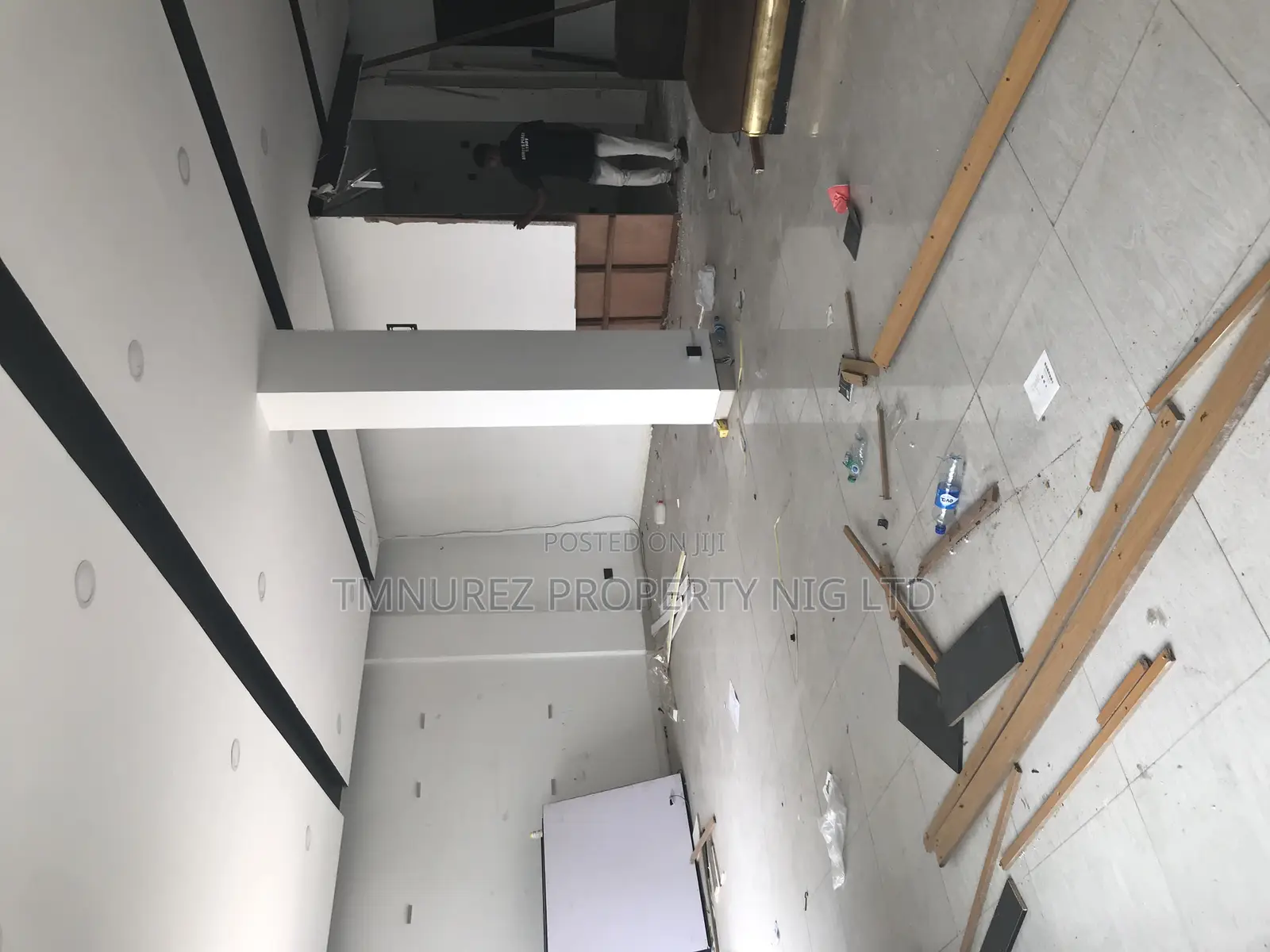 Shop Showroom for Rent at Orchild Road Lekki in Lekki