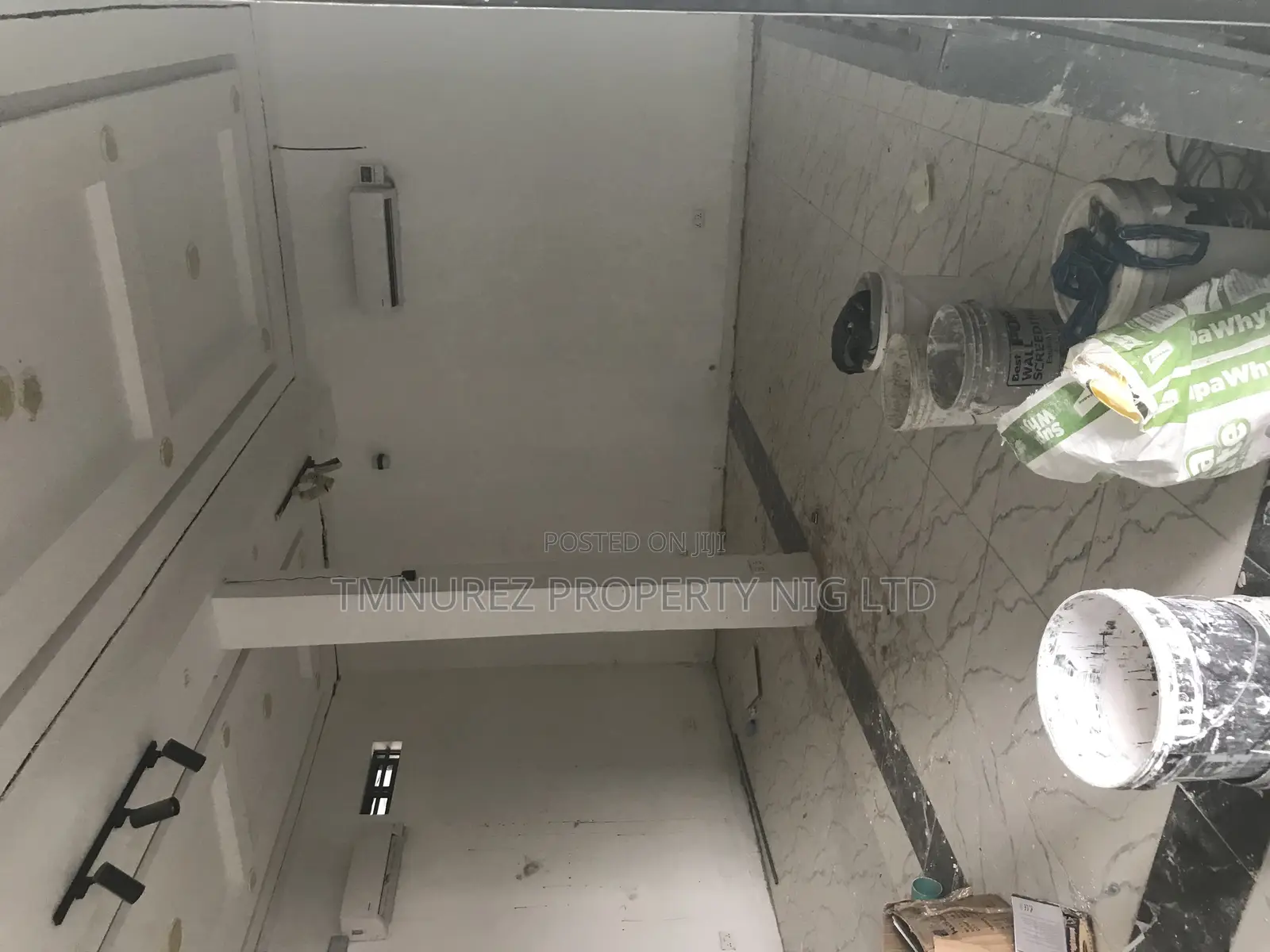 Shop for Rent in a New Mall Before Jakande Lekki in Ologolo
