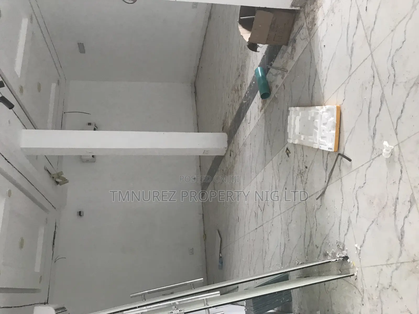 Shop for Rent in a New Mall Before Jakande Lekki in Ologolo