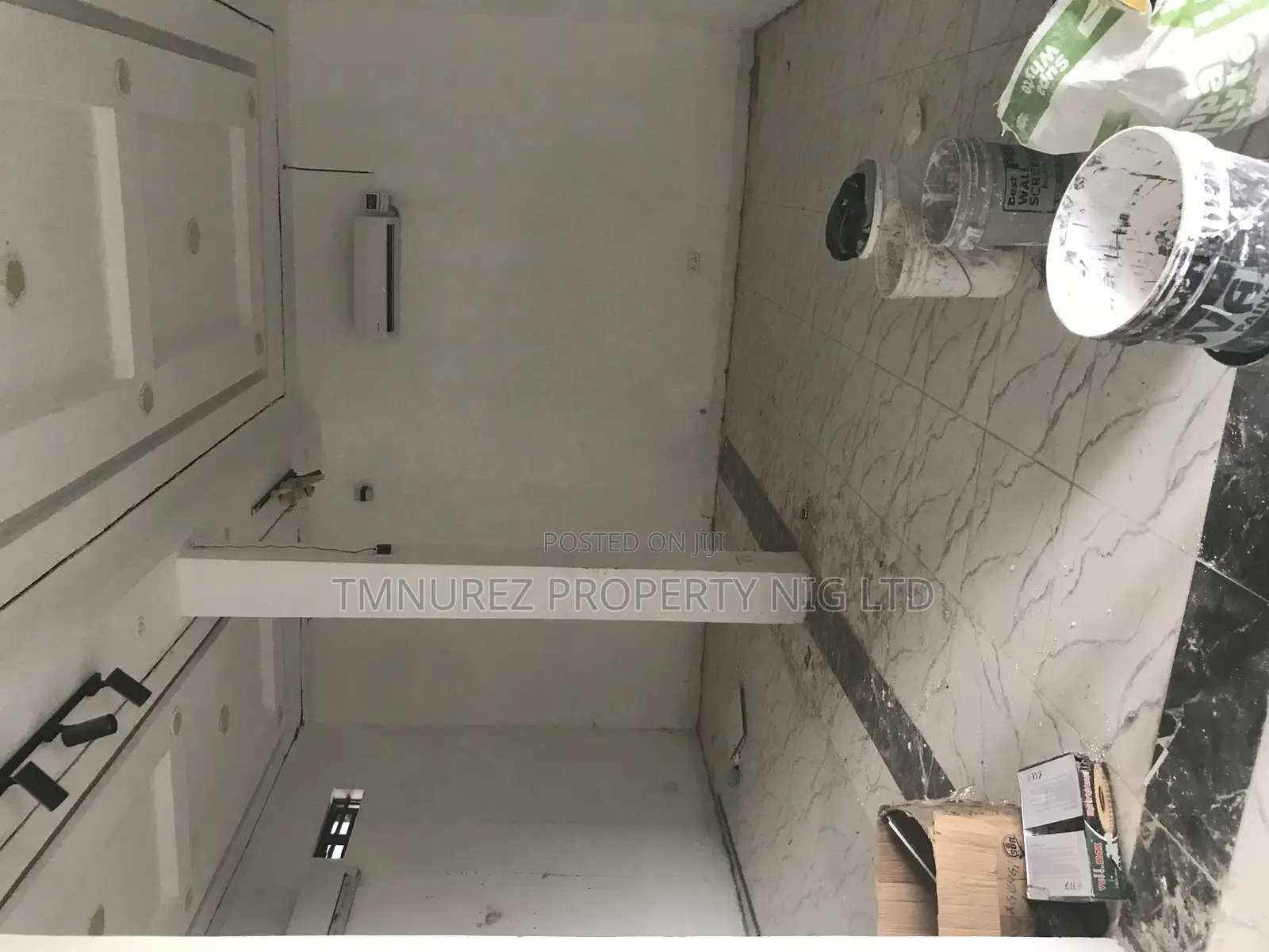 Shop for Rent in a New Mall Before Jakande Lekki in Ologolo