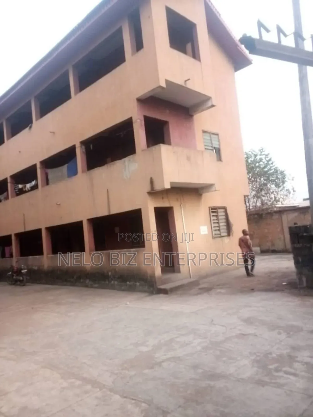20bdrm Apartment in Owerri for sale in Owerri