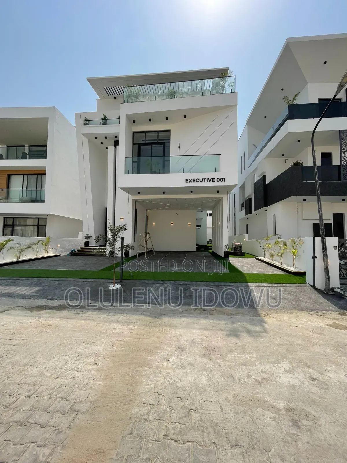Furnished 5bdrm Duplex in Chevron for sale in Chevron