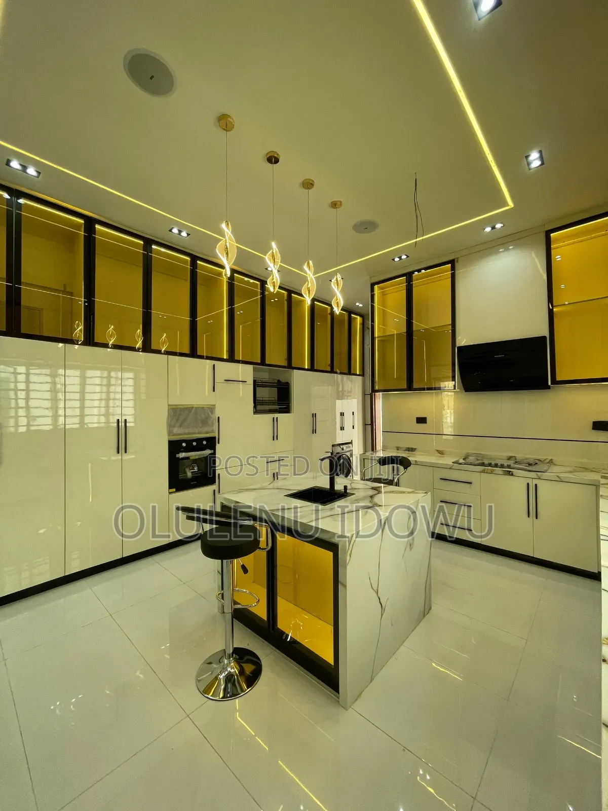 Furnished 5bdrm Duplex in Chevron for sale in Chevron
