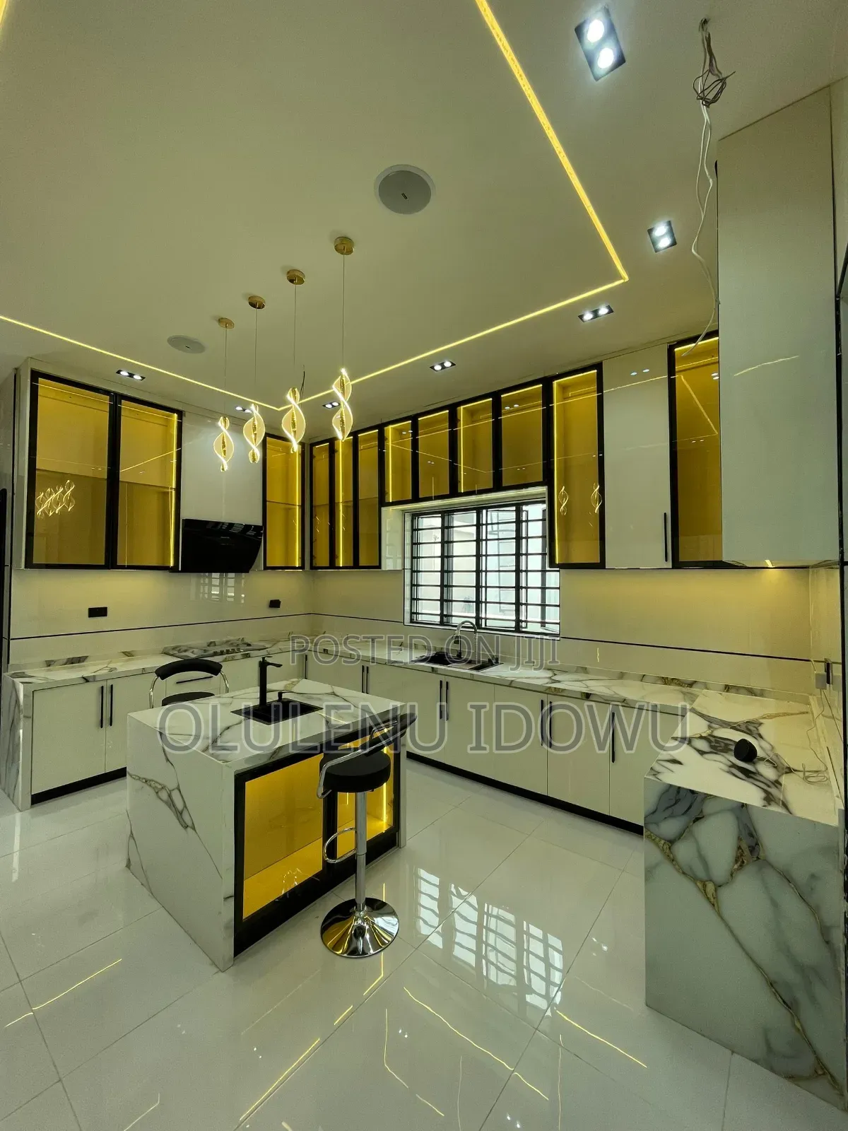 Furnished 5bdrm Duplex in Chevron for sale in Chevron
