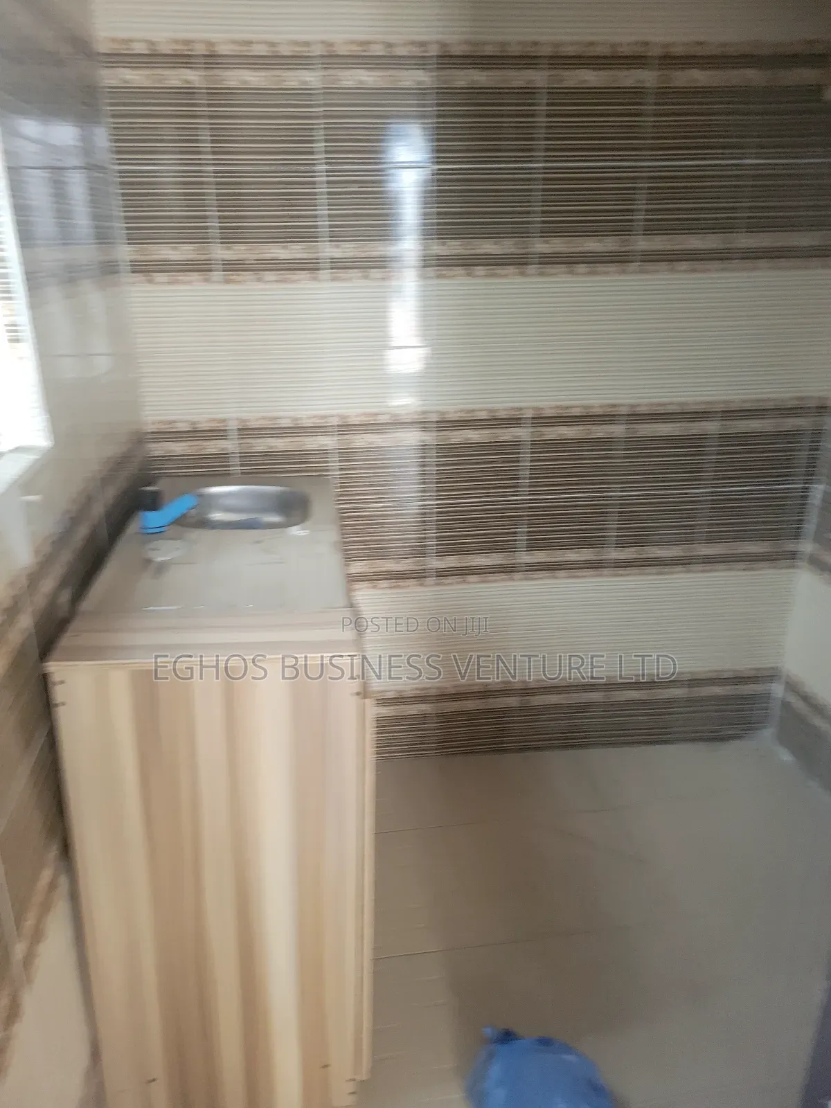 1bdrm Apartment in 2Sisters Agbor Road, Benin City for rent in Benin City