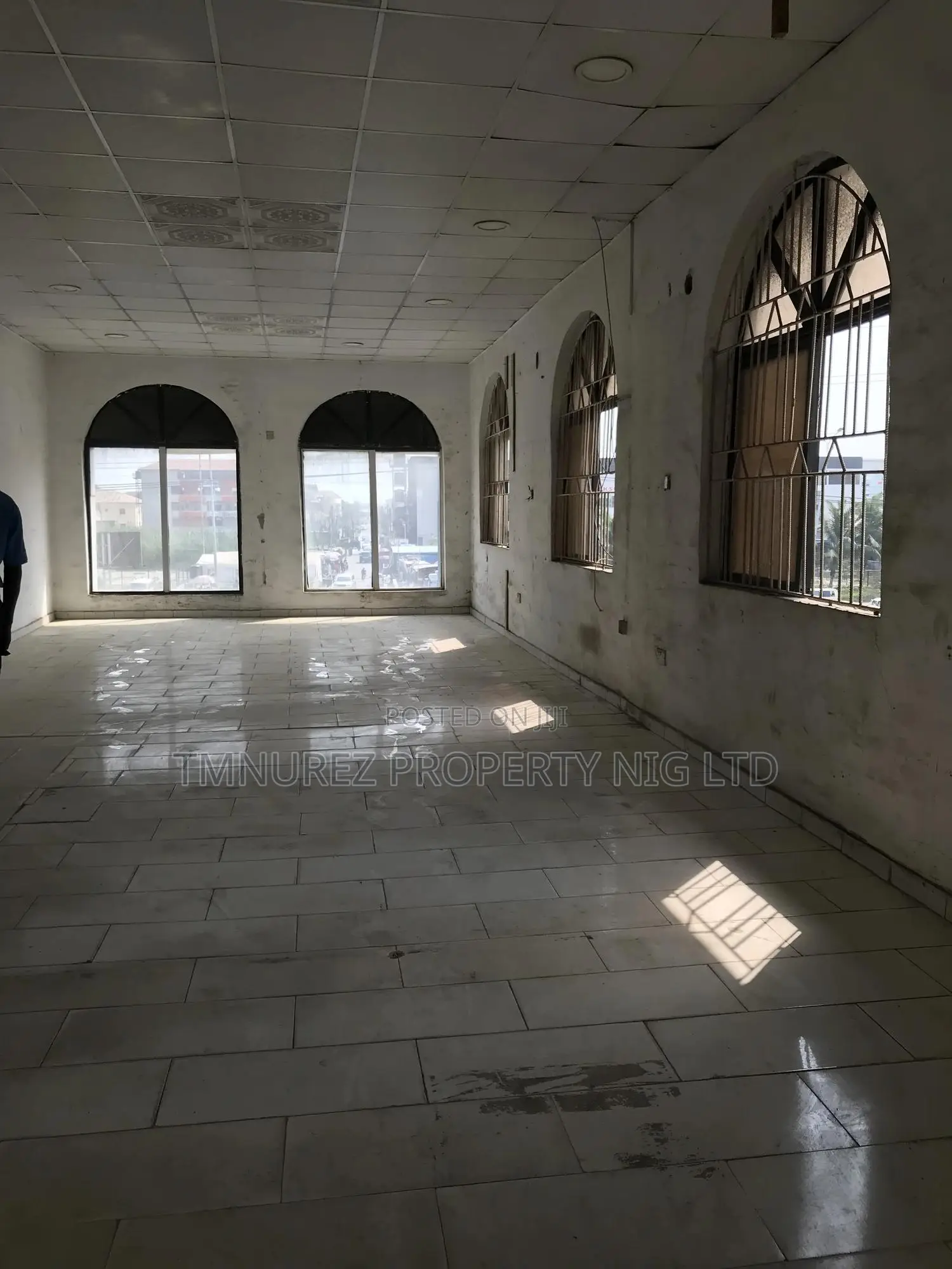 Open Space Show Room in Ologolo