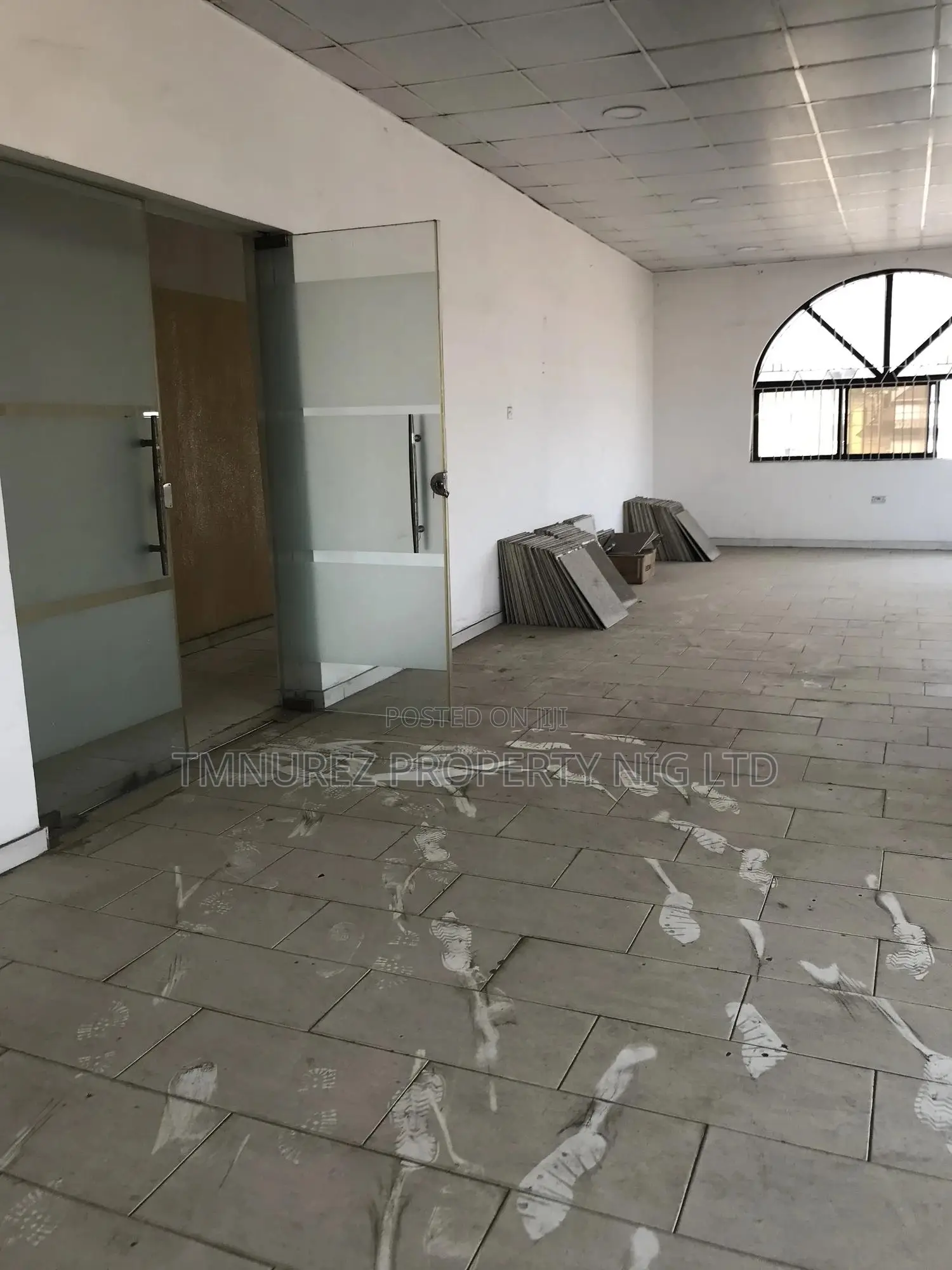 Open Space Show Room in Ologolo