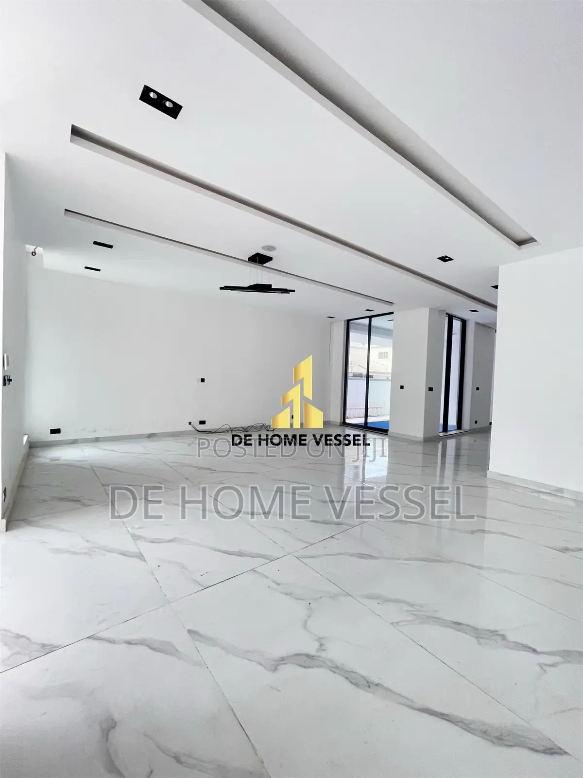 5bdrm Duplex in Lekki Phase 1 for sale in Lekki Phase 1
