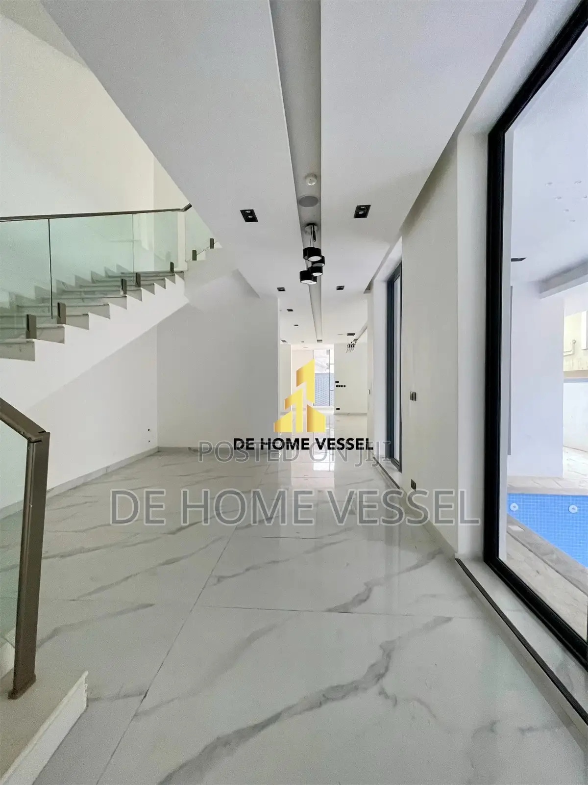 5bdrm Duplex in Lekki Phase 1 for sale in Lekki Phase 1