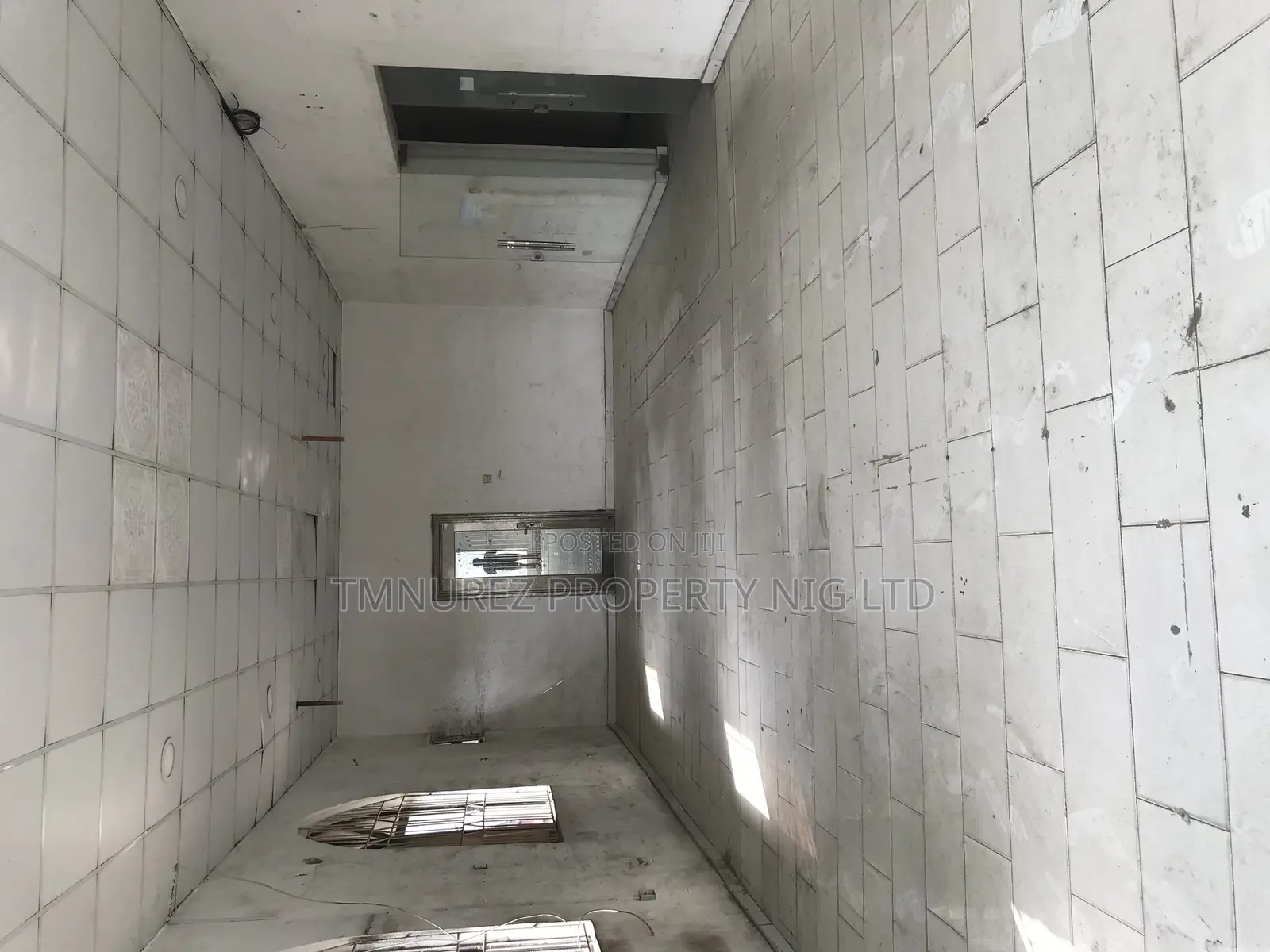 Showroom Shop Hall for Rent Facing Lekki Epe Igbo Efon in Igbo-efon