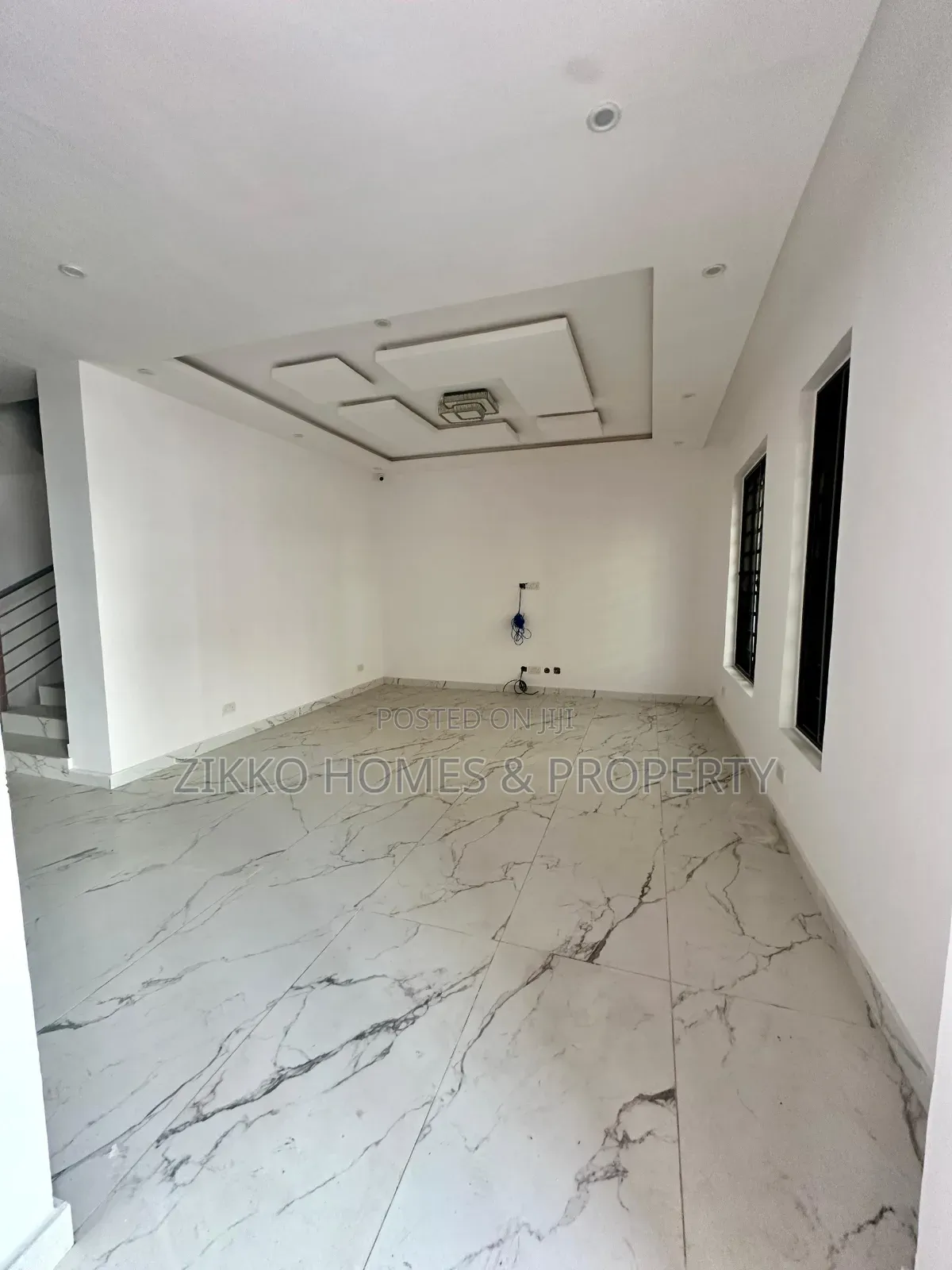4bdrm Duplex in Orchid Road, Chevron for sale in Chevron
