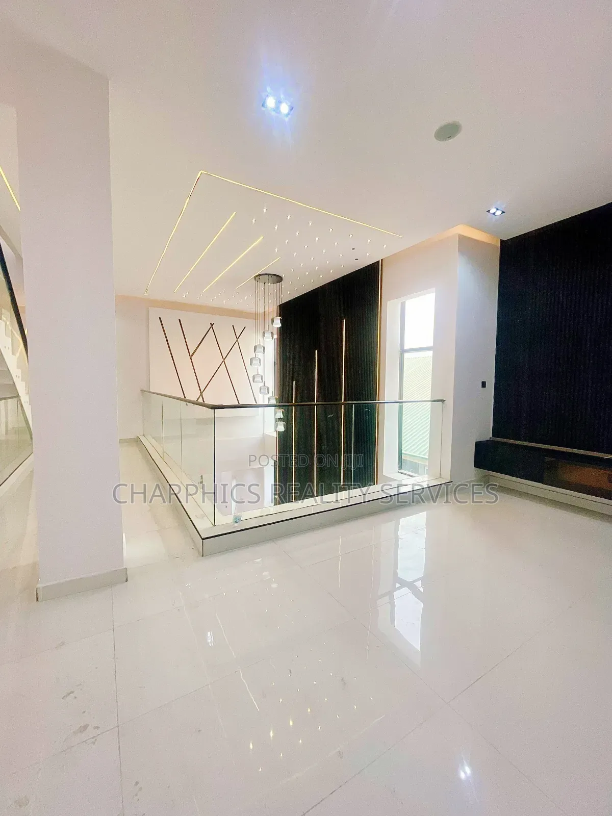 5bdrm Duplex in Idado for sale in Idado