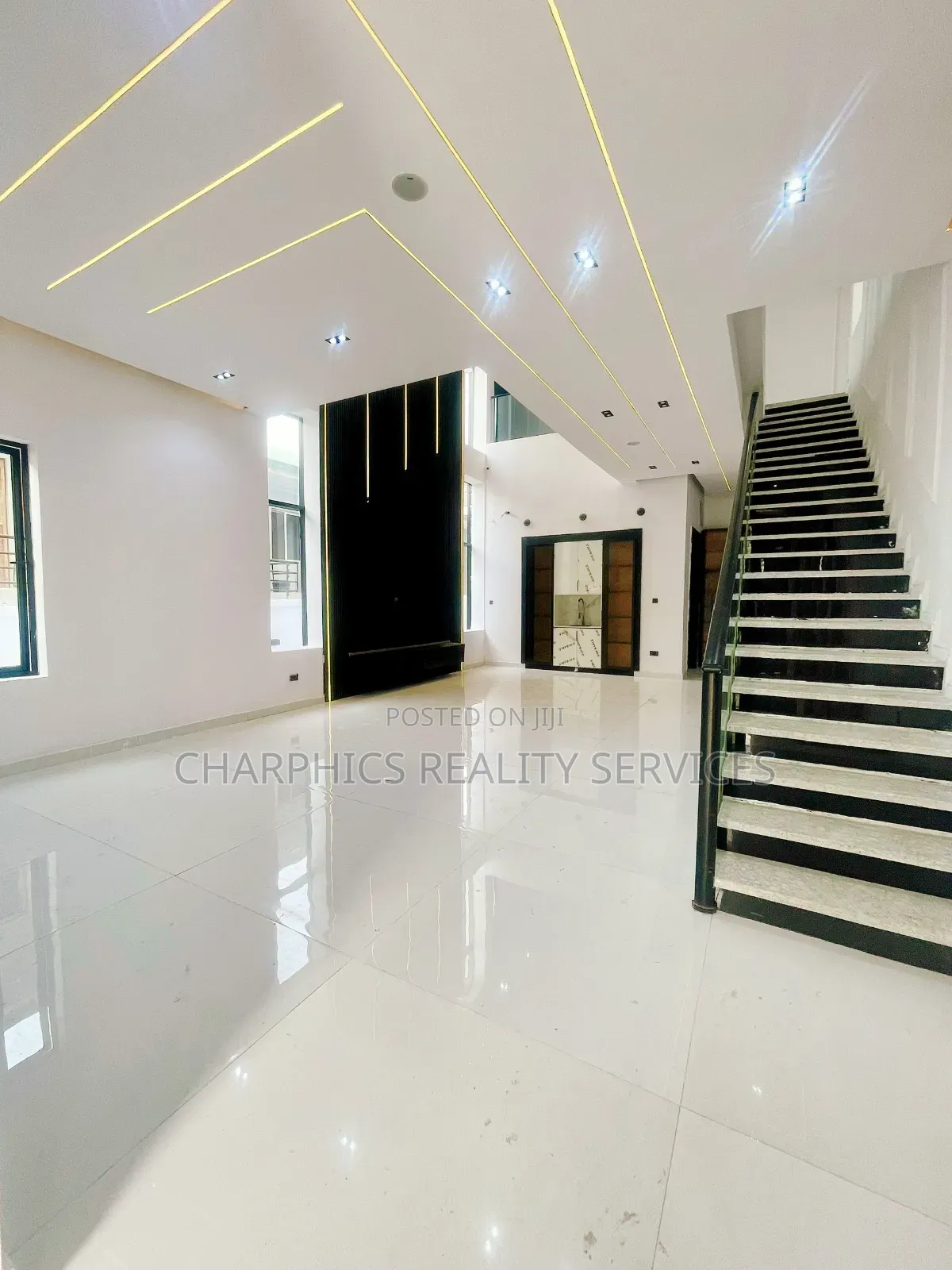 5bdrm Duplex in Idado for sale in Idado