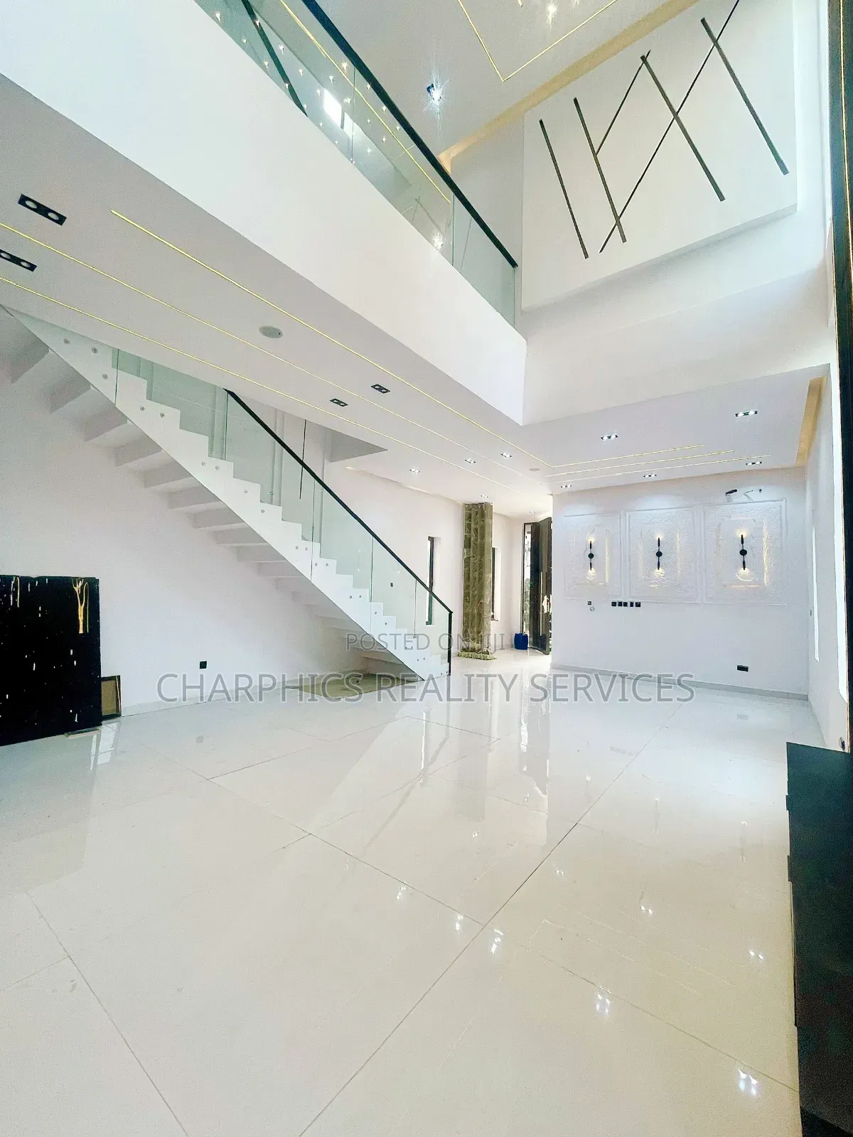 5bdrm Duplex in Idado for sale in Idado