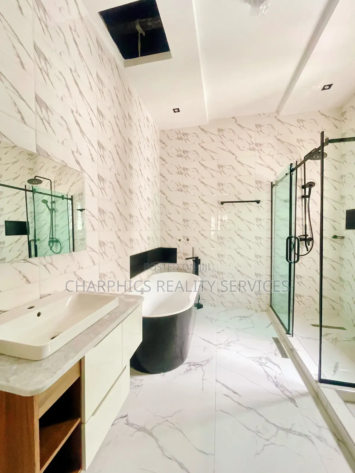 5bdrm Duplex in Ikate for sale in Ikate