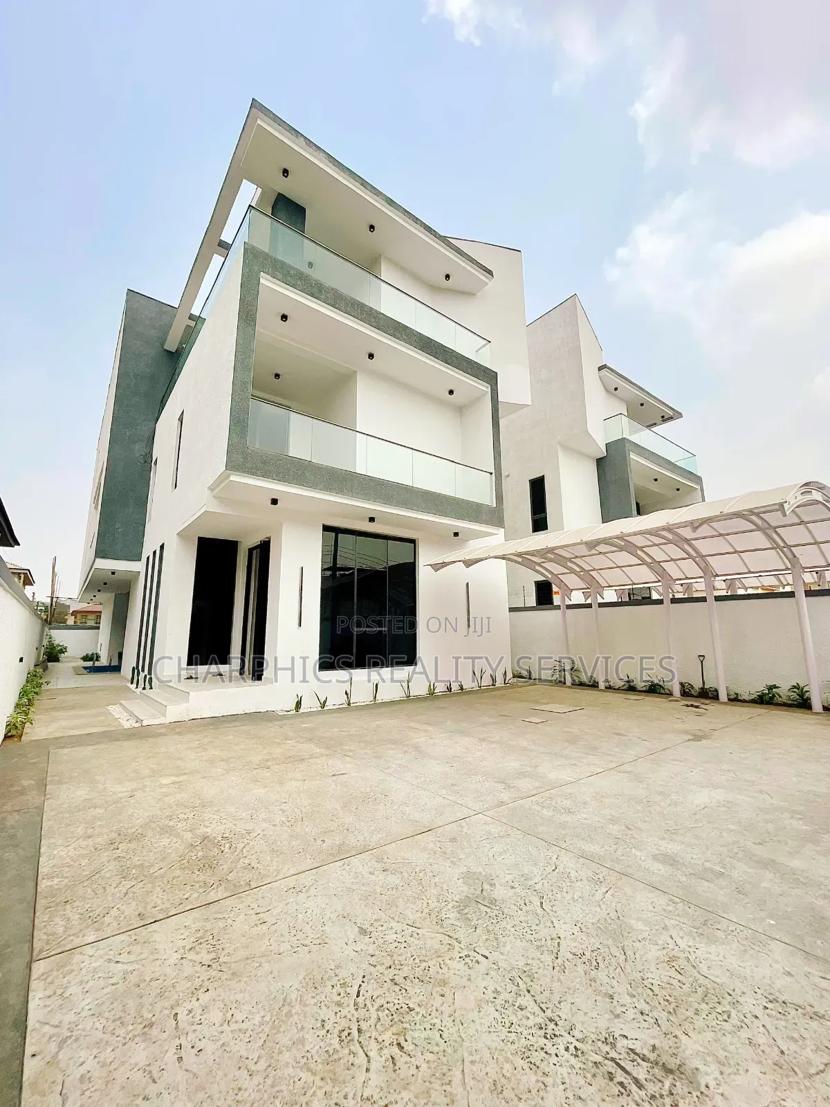 5bdrm Duplex in Lekki Phase 1 for sale in Lekki Phase 1