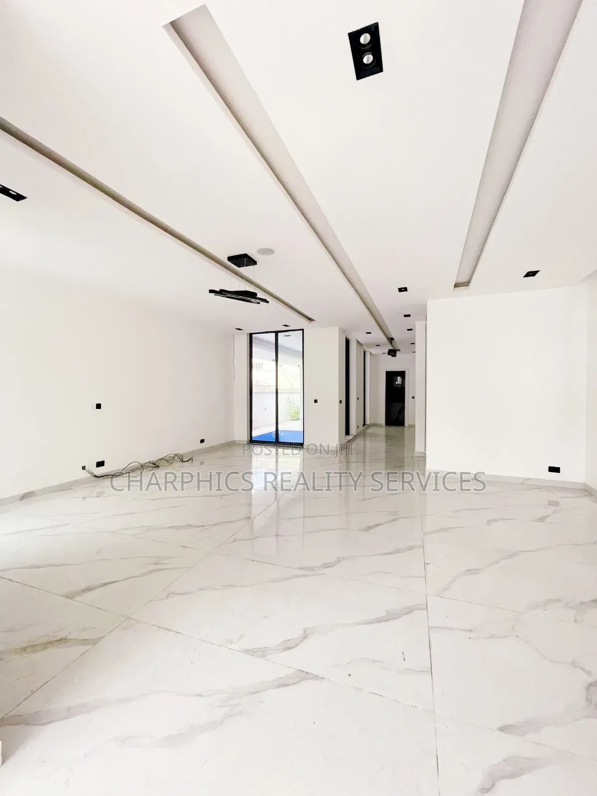 5bdrm Duplex in Lekki Phase 1 for sale in Lekki Phase 1
